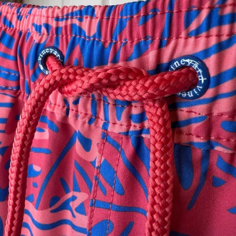VINEYARD VINES 7" Printed Chappy Swim Trunks in Pinks and Blue Men's XS - Picture 2 of 13